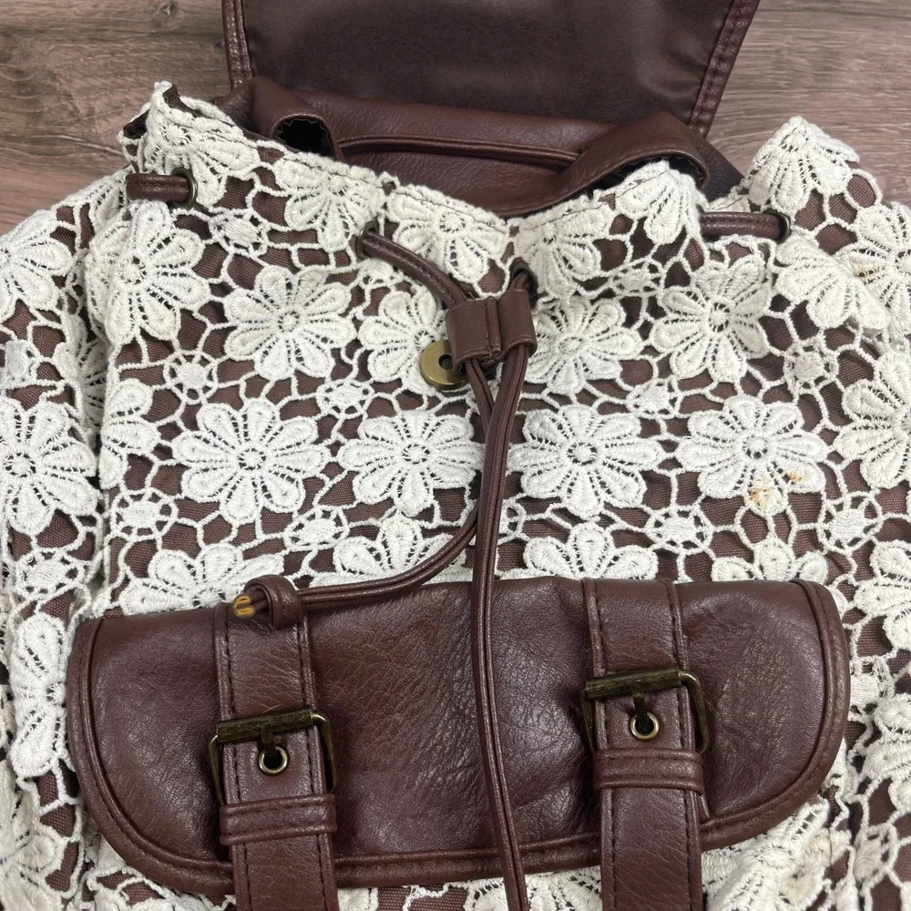 VTG Y2K Claire's Backpack Women Brown White Floral Crochet Boho Faux Leather Bag